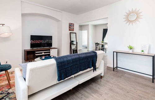 DeBaliviere Place Apartment | Charming Cozysuites 2BR Condo w/parking! 01