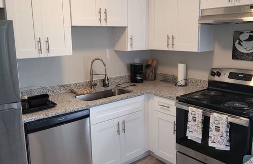 Jonesboro House | Charming Cul-de-sac Home, Outdoor Patio, Yard, WiFi, 30 Min from Downtown Atlanta
