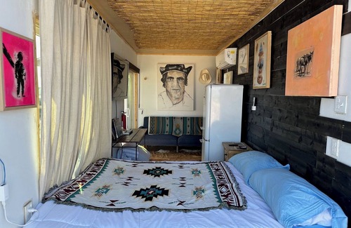 Alpine Other | Charming, cute, artist residence. WIFI- AC-HEAT. 22mins from GT, 17 mins from BB