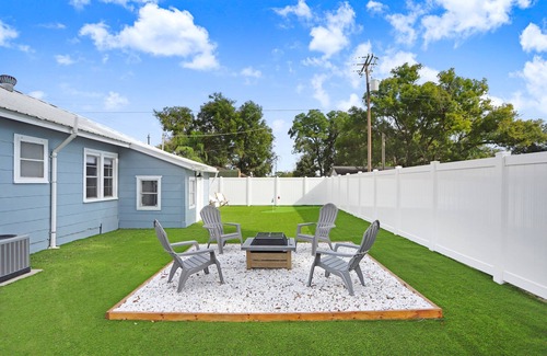 Dade City House | Charming Dade City - Backyard Oasis - Convenient to Tampa amenities