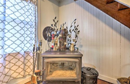 Danbury House | Charming Danbury Cottage with Lake Kenosia Access!