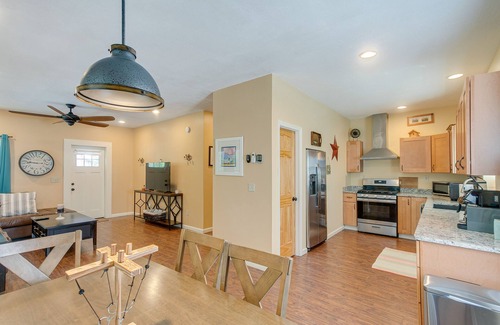 Darien House | Charming Darien Hideaway w/Porch, Near Downtown!