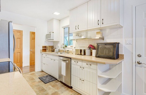 Davis House | Charming Davis Retreat: Cozy & Central