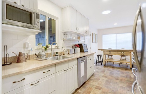 Davis House | Charming Davis Retreat: Cozy & Central