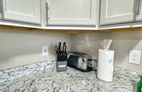 Decatur House | Charming Decatur Haven: Heartland Delight