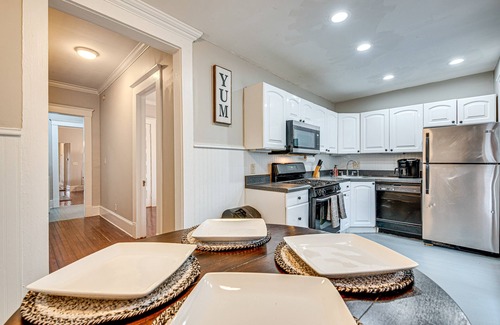 Oakhurst Apartment | Charming Decatur Oakhurst Bungalow w/Patio!