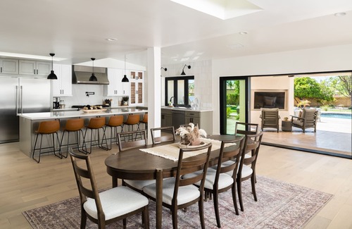 La Tierra Estates House | Charming Desert Retreat w/pickle-ball, gym, theater & more!
