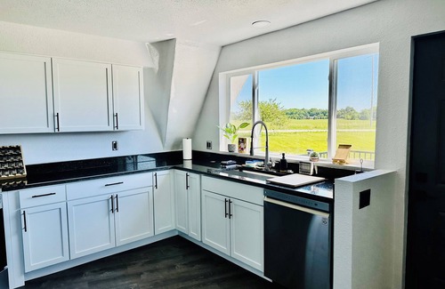 Plymouth House | Charming dome house - 4-bedroom house with WiFi and AC in enjoyable Plymouth