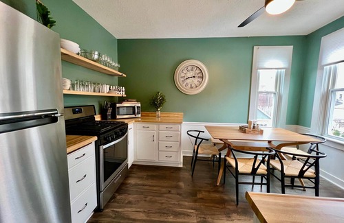 Sandusky Apartment | Charming Downtown Apartment - walk to everything!