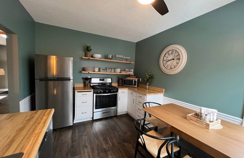 Sandusky Apartment | Charming Downtown Apartment - walk to everything!