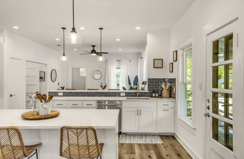 Clarksville House | Charming downtown Austin 6 bedroom Mansion