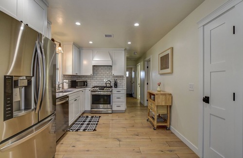Prescott House | Charming downtown bungalow on Park Avenue