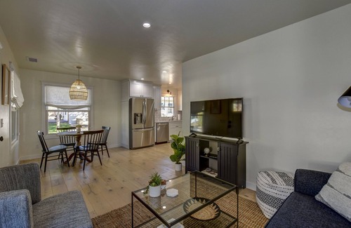 Prescott House | Charming downtown bungalow on Park Avenue