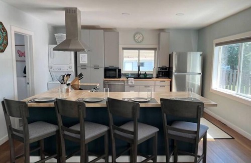 Bozeman House | Charming downtown cottage