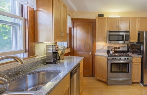 Marblehead House | Charming downtown home in the center of Historic Marblehead: 5min walk to harbor