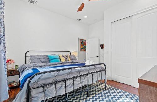 Eastside Promise Neighborhood House | Charming Downtown SAT Retreat Pearl & River Walk