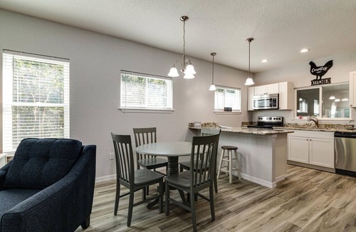 High Springs House | Charming Downtown High Springs Cottage