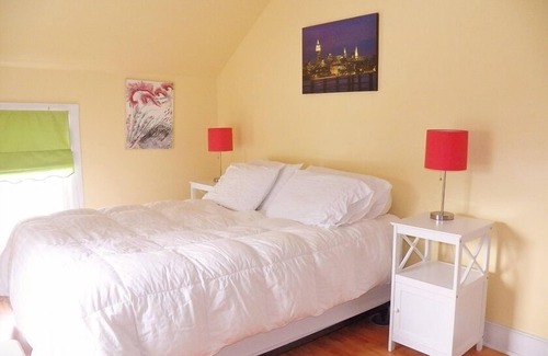 Brunswick House | Charming, Downtown, Walk Everywhere, Spacious, Clean, 70" TV, Sleep Number Beds