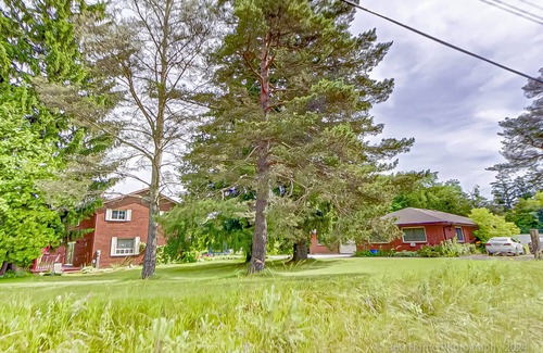 Pefferlaw House | Charming Dual-House in Georgina