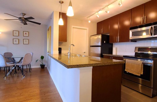 Central Condo | Charming Dwelling Downtown Vancouver