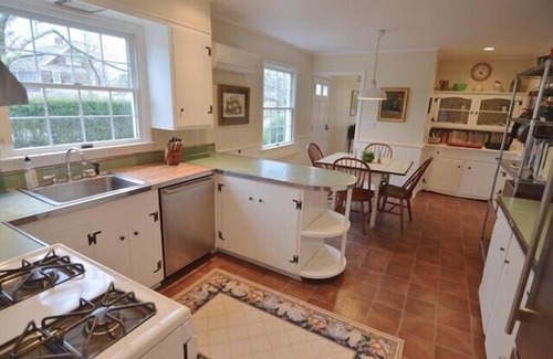 East Hampton North House | Charming East Hampton cottage on large property; steps to village