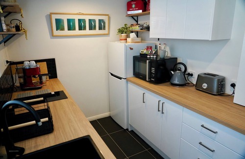Currumbin Waters Bed & Breakfast | Charming, elegant B&B. Stunning views, close to airport, beaches & attractions.