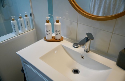 Currumbin Waters Bed & Breakfast | Charming, elegant B&B. Stunning views, close to airport, beaches & attractions.