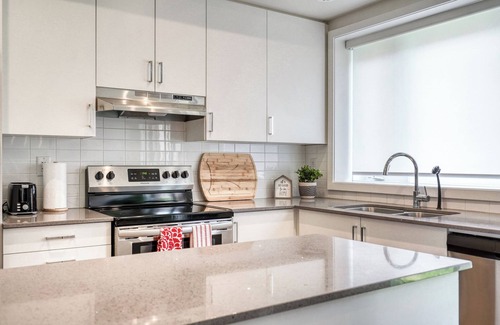 Downsview House | Charming Elegance 5Bedroom with Private Bathroom/Bus/Yorkdale Shopping/Park