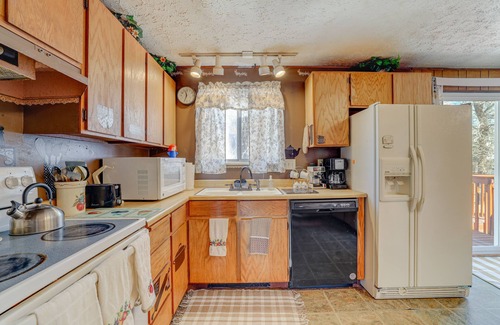 Elk Mountain House | Charming Elk Mountain Home: Hunt, Hike & Fish!