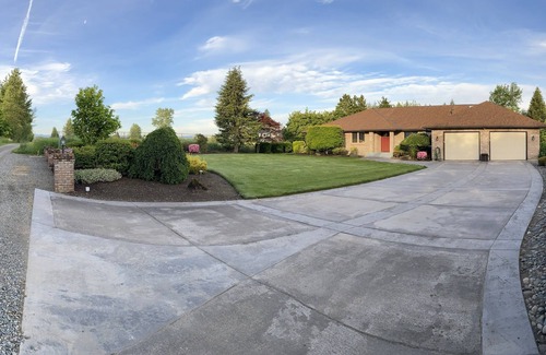 Enumclaw House | Charming Enumclaw rambler near Mount Rainier and Crystal Mountain Ski Area
