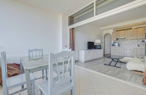 Marazul Apartment | Charming Apartment “Mar Azul Del Sur” with Sea View, Wi-Fi, Terrace & Shared Pool