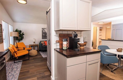 Lansing House | Charming Executive 3Bed-2Full Bath HOME - McLaren-Sparrow /Breslin n