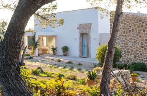 Sant Joan House | Charming finca for 6 people with a fantastic view and infinity pool