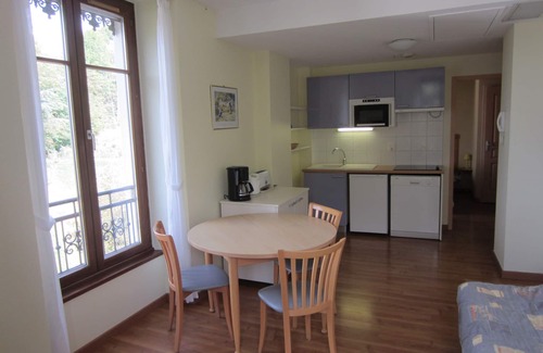 Aix-les-Bains City Center Apartment | Charming F2, 31m² 1 km from the thermal baths, 300 m from the center, for spa guests or holidays