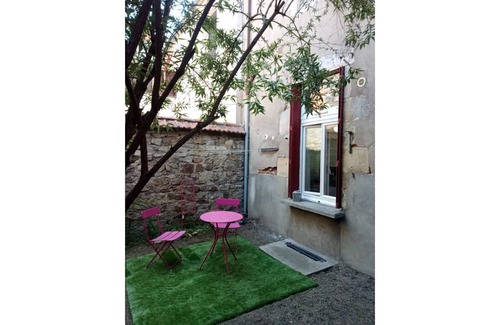 Cœur de Ville Apartment | Charming F2 with small garden in town center