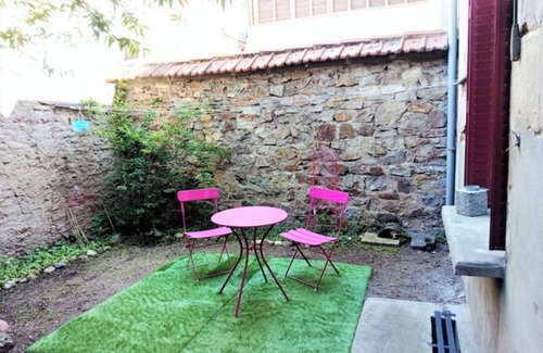 Cœur de Ville Apartment | Charming F2 with small garden in town center