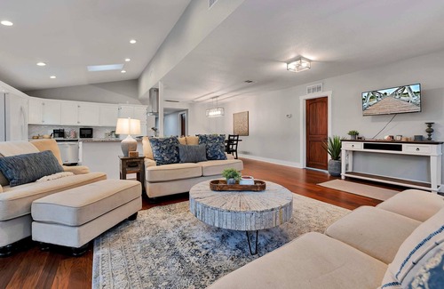 Waco House | Charming Family Farmhouse Unplug, Unwind