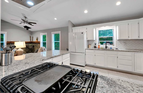 Waco House | Charming Family Farmhouse Unplug, Unwind