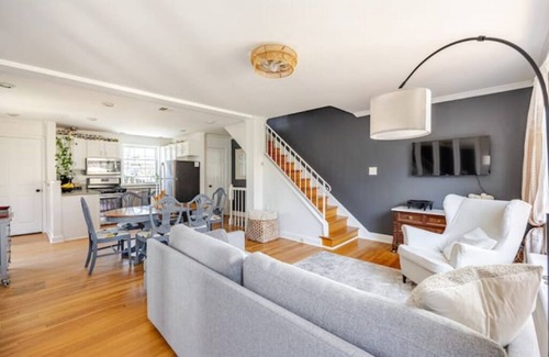 Potomac West House | Charming Family & Fido Oasis in Washington D.C.
