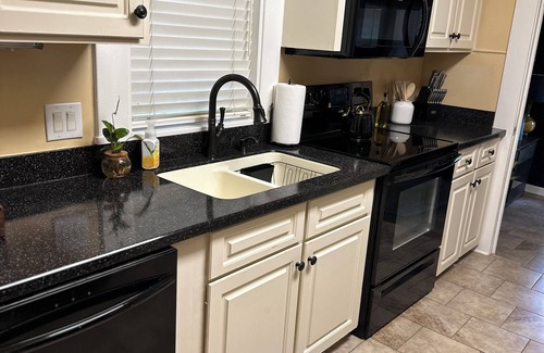 Monroe House | Charming, family-friendly house centrally located in the Garden District!
