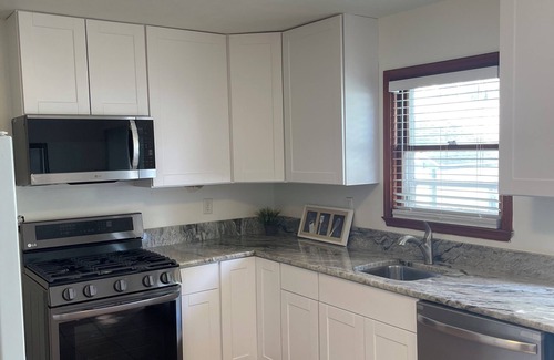South Beloit House | Charming Family house sleeps 8, close to Roscoe, Rockford, Beloit, Janesville