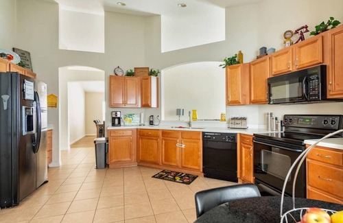 West Haven Villa | Charming Family Villa 15 Minutes from Disney World with Heated Pool!