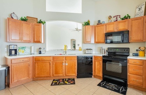 West Haven Villa | Charming Family Villa 15 Minutes from Disney World with Heated Pool!