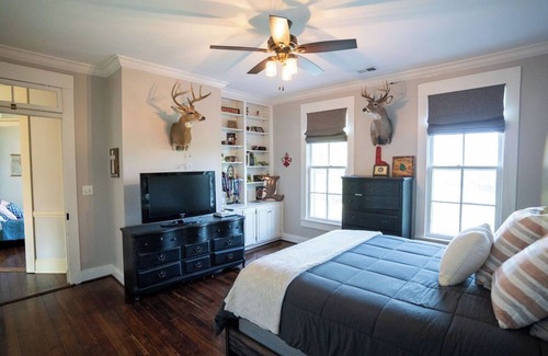 Crestwood Other | Charming farm stay with 4 bedrooms, minutes from Yew Dell Gardens/Louisville