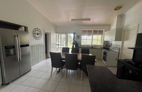 Bonnie Doon House | Charming Farm-Style Retreat in Bonnie Doon – Family & Pet Friendly!