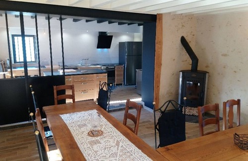Savigne-lʼEveque Cottage | Charming Farmhouse: Pool, Kids' Zone, Modern Amenities, Close to Le Mans & Nature