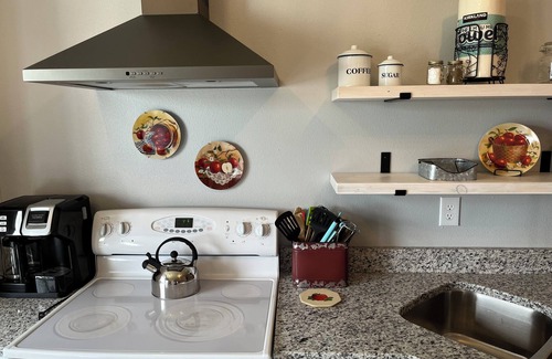 East Wenatchee Apartment | Charming farmhouse-style 1 bedroom apartment with hottub