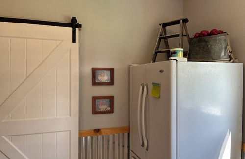 East Wenatchee Apartment | Charming farmhouse-style 1 bedroom apartment with hottub