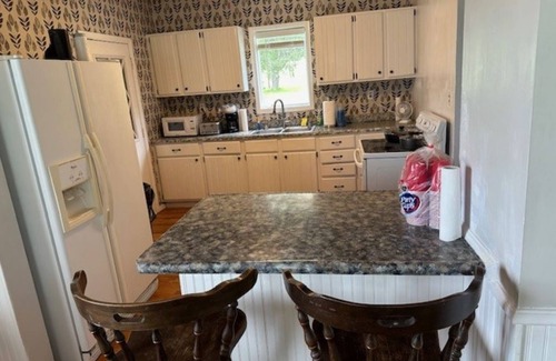 Spring Valley Other | Charming farmhouse with 4 bedrooms and WiFi, AC near Spring Valley