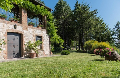 Coldellanoce House | CHARMING FARMHOUSE IN THE MARCHIGIAN HILLS